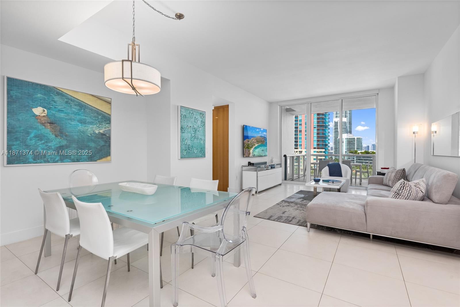 CONTINUUM ON SOUTH BEACH - Residential