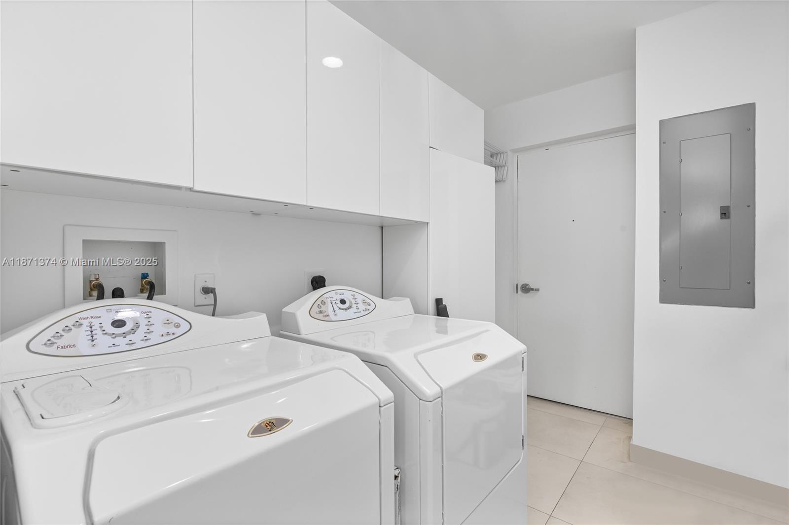 CONTINUUM ON SOUTH BEACH - Residential