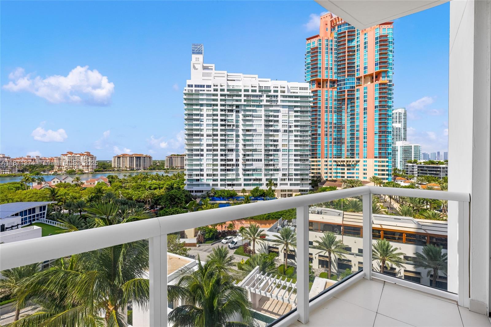 CONTINUUM ON SOUTH BEACH - Residential