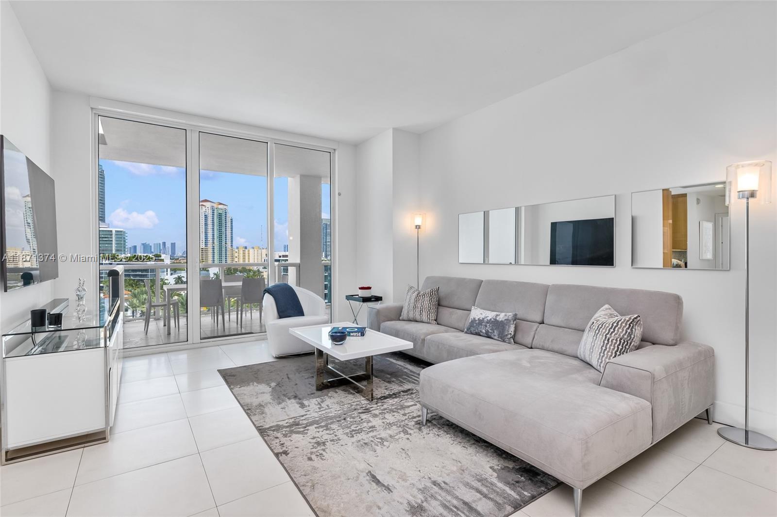 CONTINUUM ON SOUTH BEACH - Residential