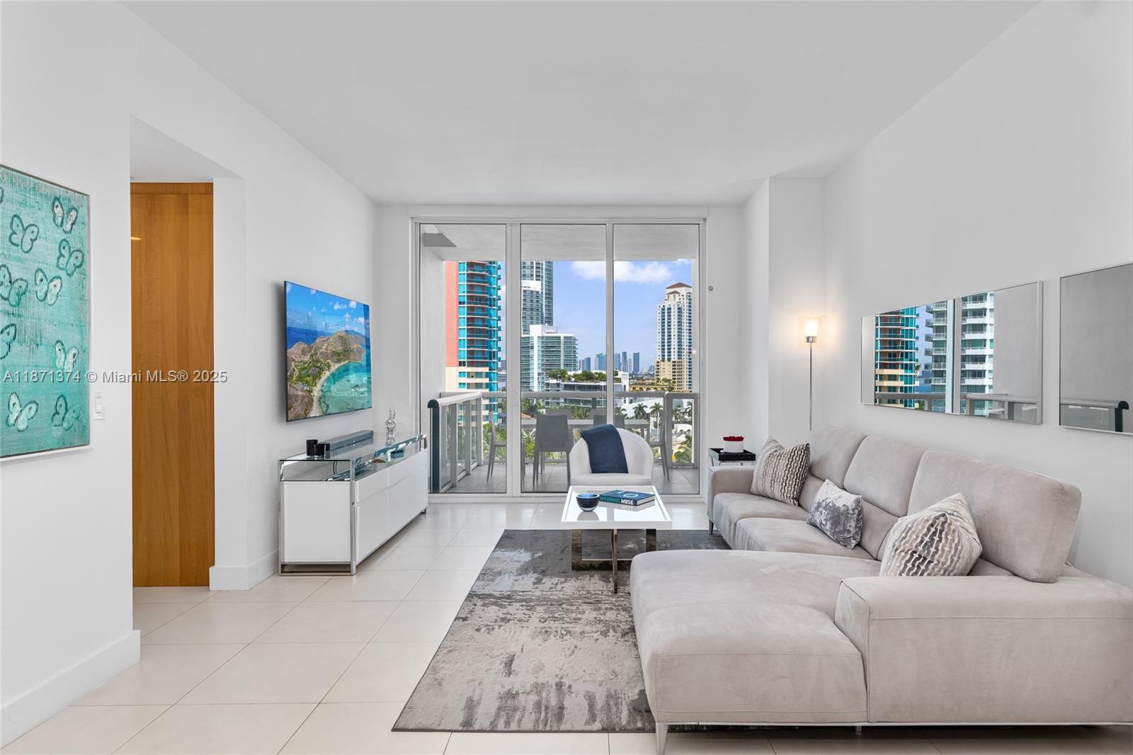 CONTINUUM ON SOUTH BEACH - Residential
