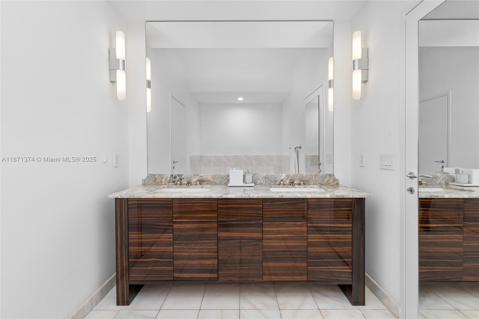 CONTINUUM ON SOUTH BEACH - Residential