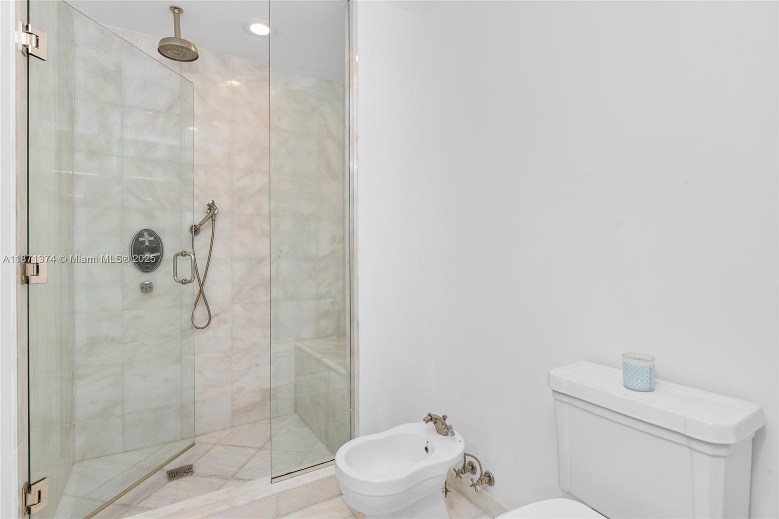CONTINUUM ON SOUTH BEACH - Residential