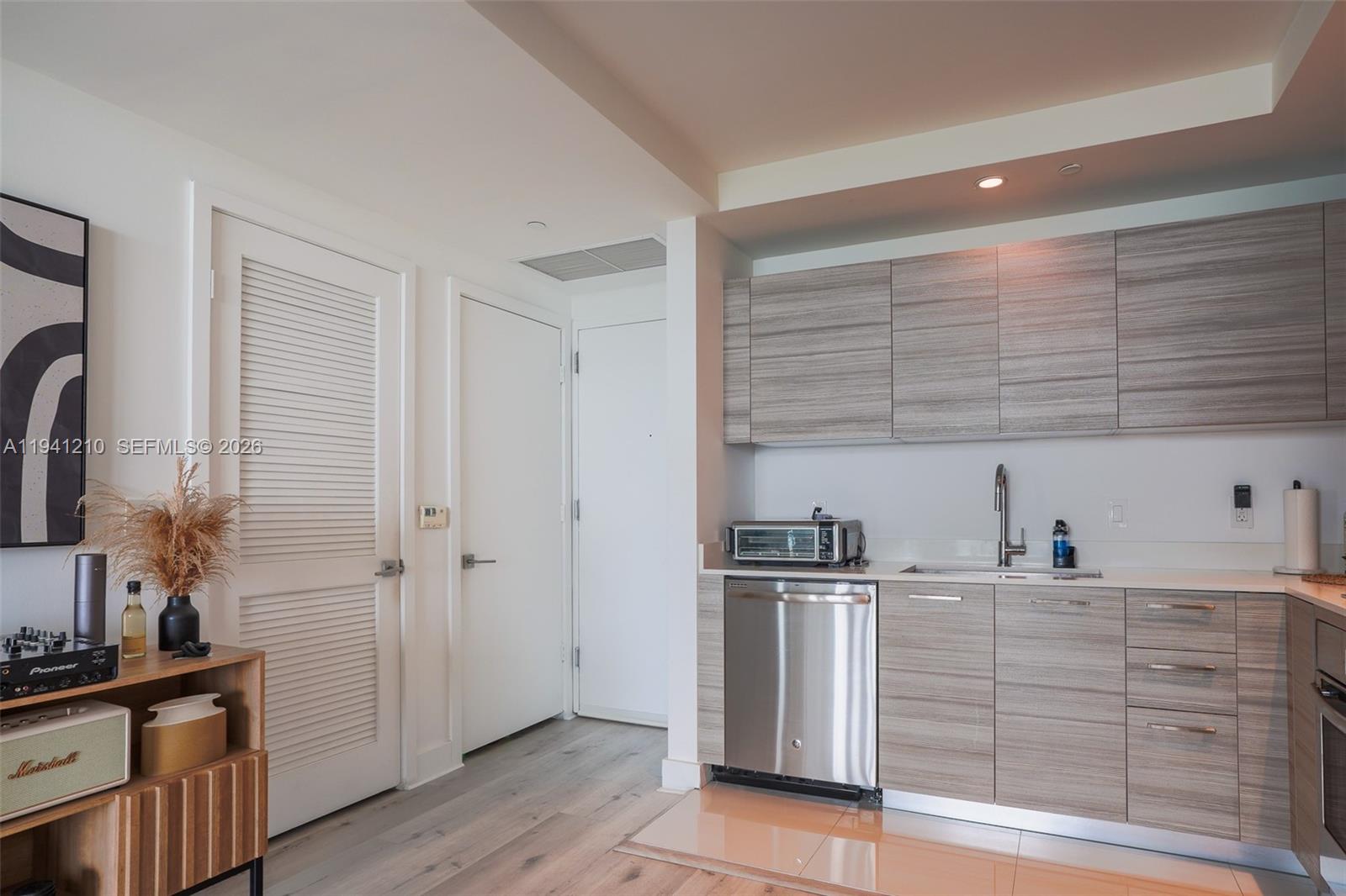 3401 MIDTOWN CONDO - Residential