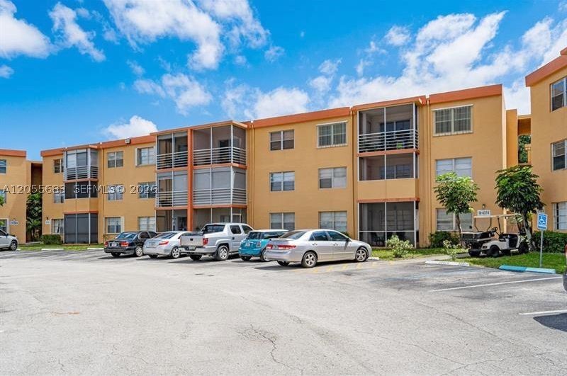 HERITAGE CIRCLE CONDO - Residential