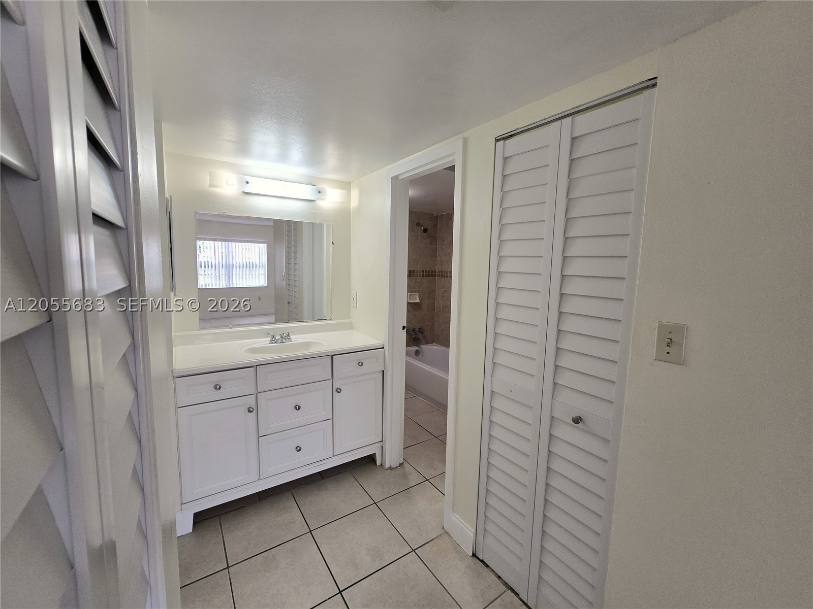 HERITAGE CIRCLE CONDO - Residential