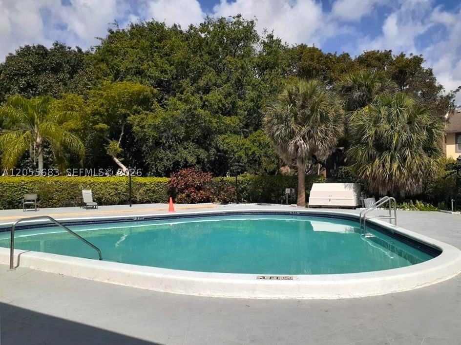 HERITAGE CIRCLE CONDO - Residential