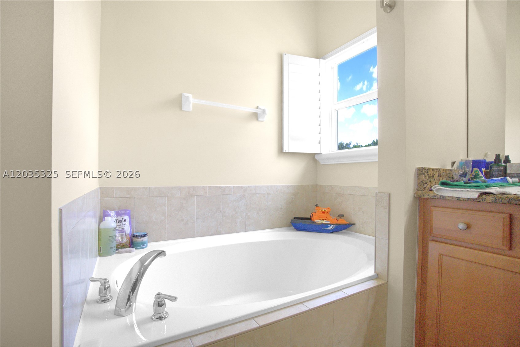 LOXAHATCHEE RESERVE NORTH - Residential Lease