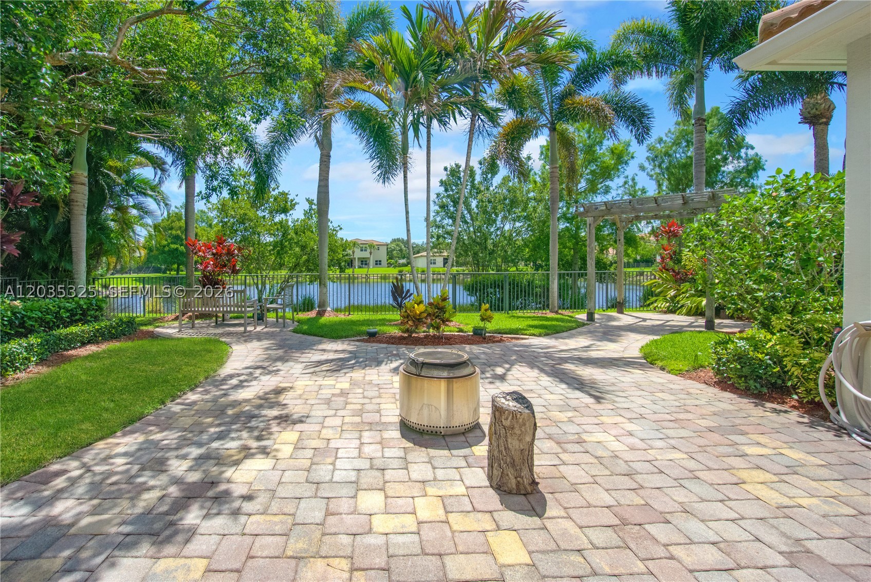 LOXAHATCHEE RESERVE NORTH - Residential Lease