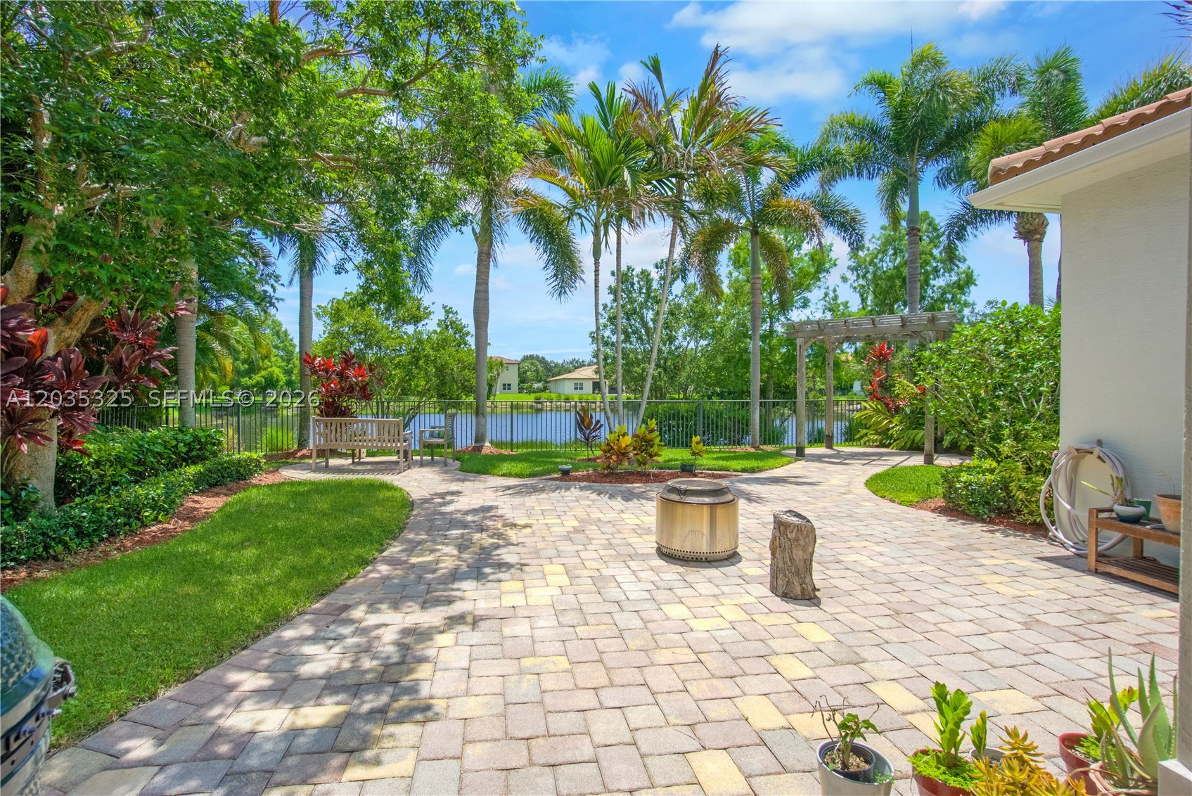 LOXAHATCHEE RESERVE NORTH - Residential Lease