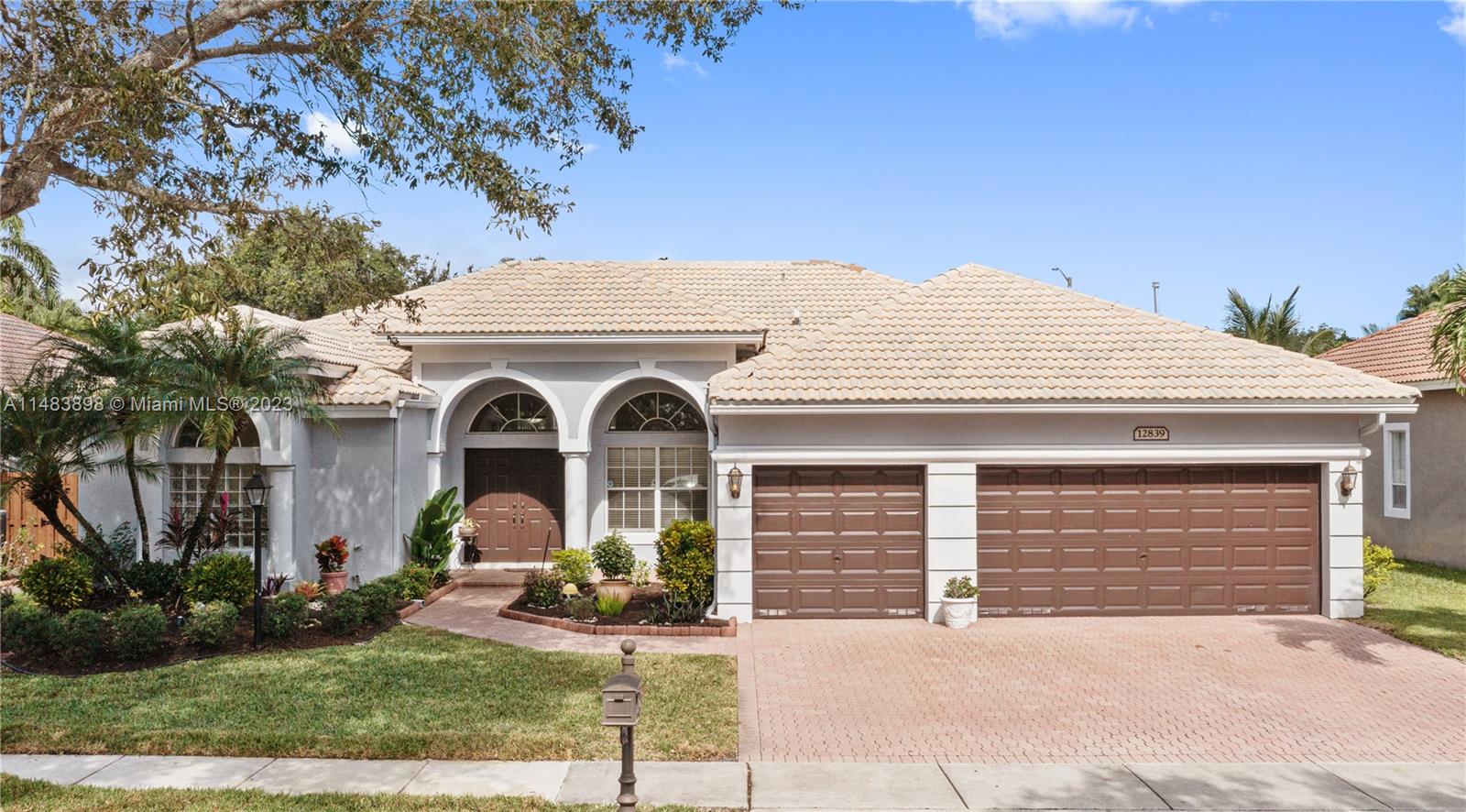 MOST POPULAR "YALE" MODEL IN SOUGHT AFTER PEMBROKE FALLS. **OPEN AND SPACIOUS THREE-WAY SPLIT FLOOR PLAN FEATURING 4 BEDROOMS, 3 BATHROOMS, & 3 CAR GARAGE, PERFECT FOR A GROWING FAMILY **MODERN PORCELAIN TILE THROUGHOUT HOME  **OPEN AND SPACIOUS KITCHEN WITH GRANITE COUNTERTOPS, WOODEN CABINETS AND STAINLESS-STEEL APPLIANCES **ELEGANT MASTER SUITE WITH 2 WALK-IN CLOSETS AND RENOVATED MASTER BATHROOM ** CONTEMPORARY RENOVATED CABANA BATHROOM **EXTENDED SCREENED PORCH PERFECT FOR ENTERTAINING **EVERYTHING YOU NEED GATED COMMUNITY WITH STATE OF THE ART RECREATION CENTER, POOL TENNIS COURTS, CLUBHOUSE & MORE *COMMUNITY OFFERS NATURAL GAS TO ITS RESIDENTS **HOA INCLUDES CABLE, FIBER OPTIC INTERNET, 24HR SECURITY & MORE!