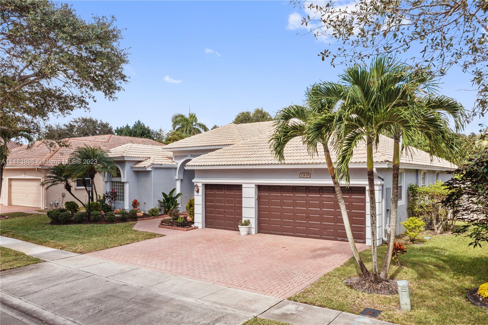 PEMBROKE FALLS - Residential