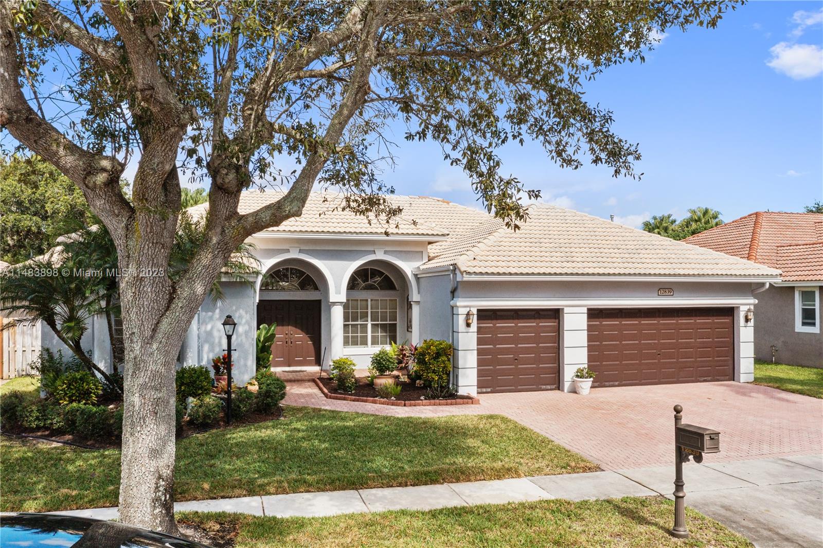 PEMBROKE FALLS - Residential