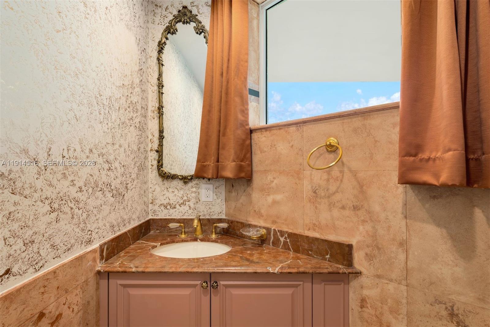 CAPOBELLA CONDO - Residential