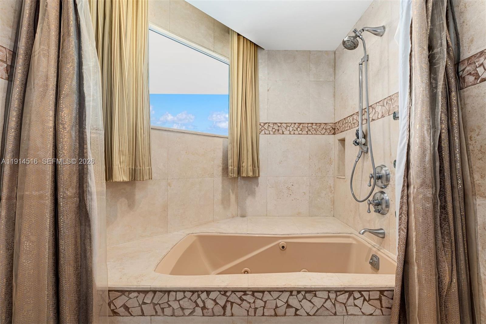 CAPOBELLA CONDO - Residential
