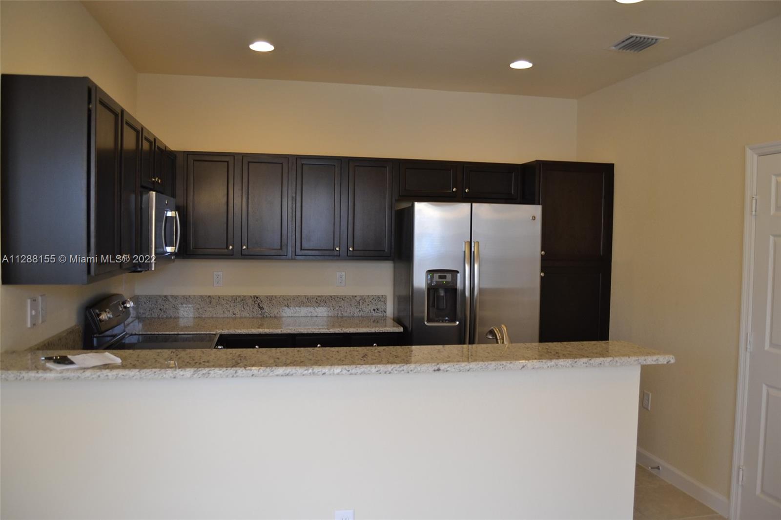 KENDALL COMMONS TOWNHOMES - Residential Lease
