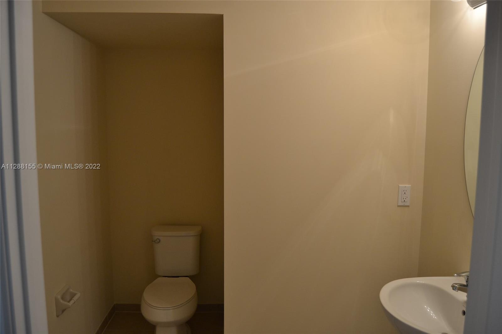KENDALL COMMONS TOWNHOMES - Residential Lease