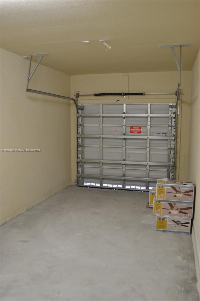 KENDALL COMMONS TOWNHOMES - Residential Lease