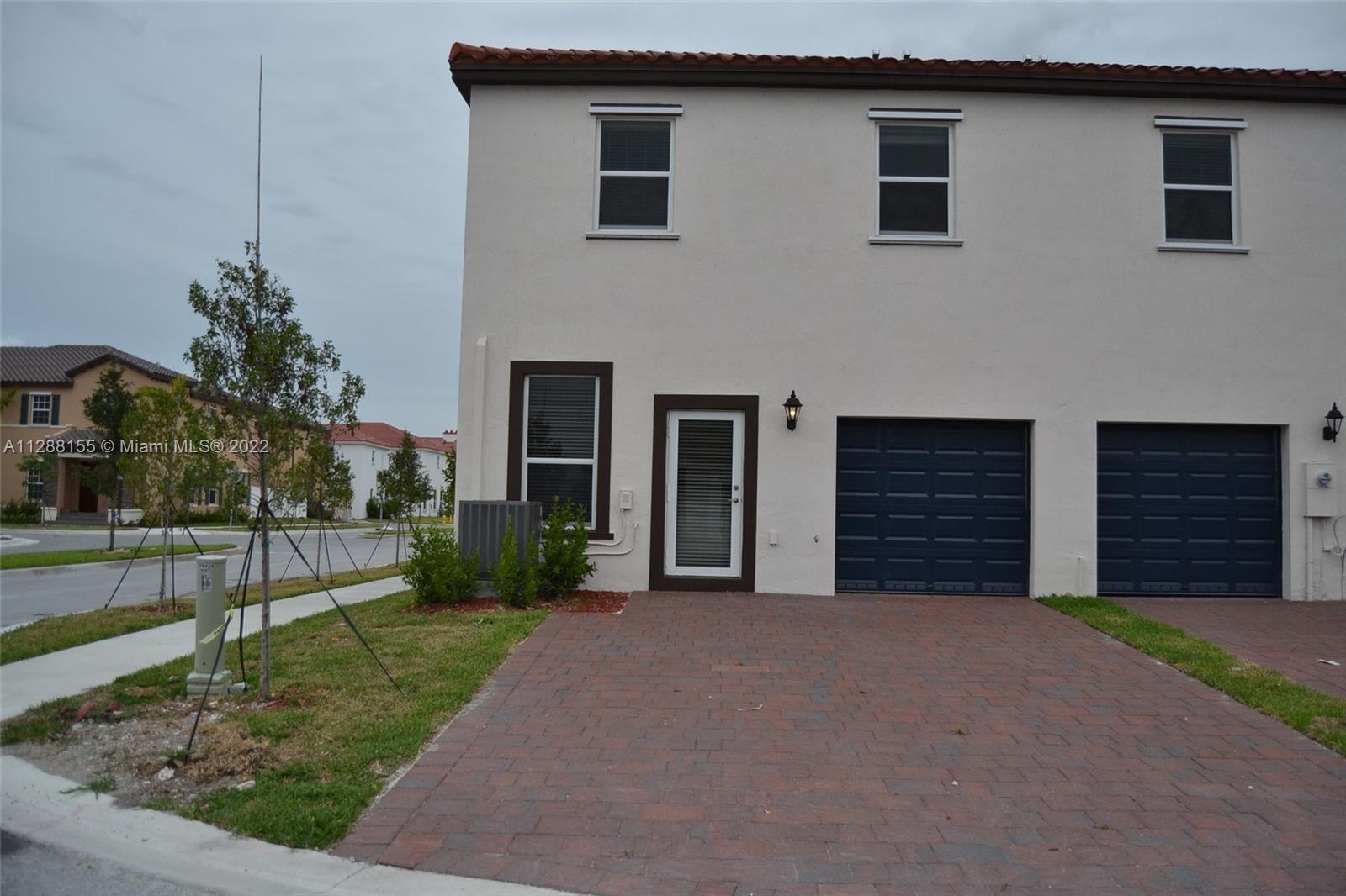 KENDALL COMMONS TOWNHOMES - Residential Lease