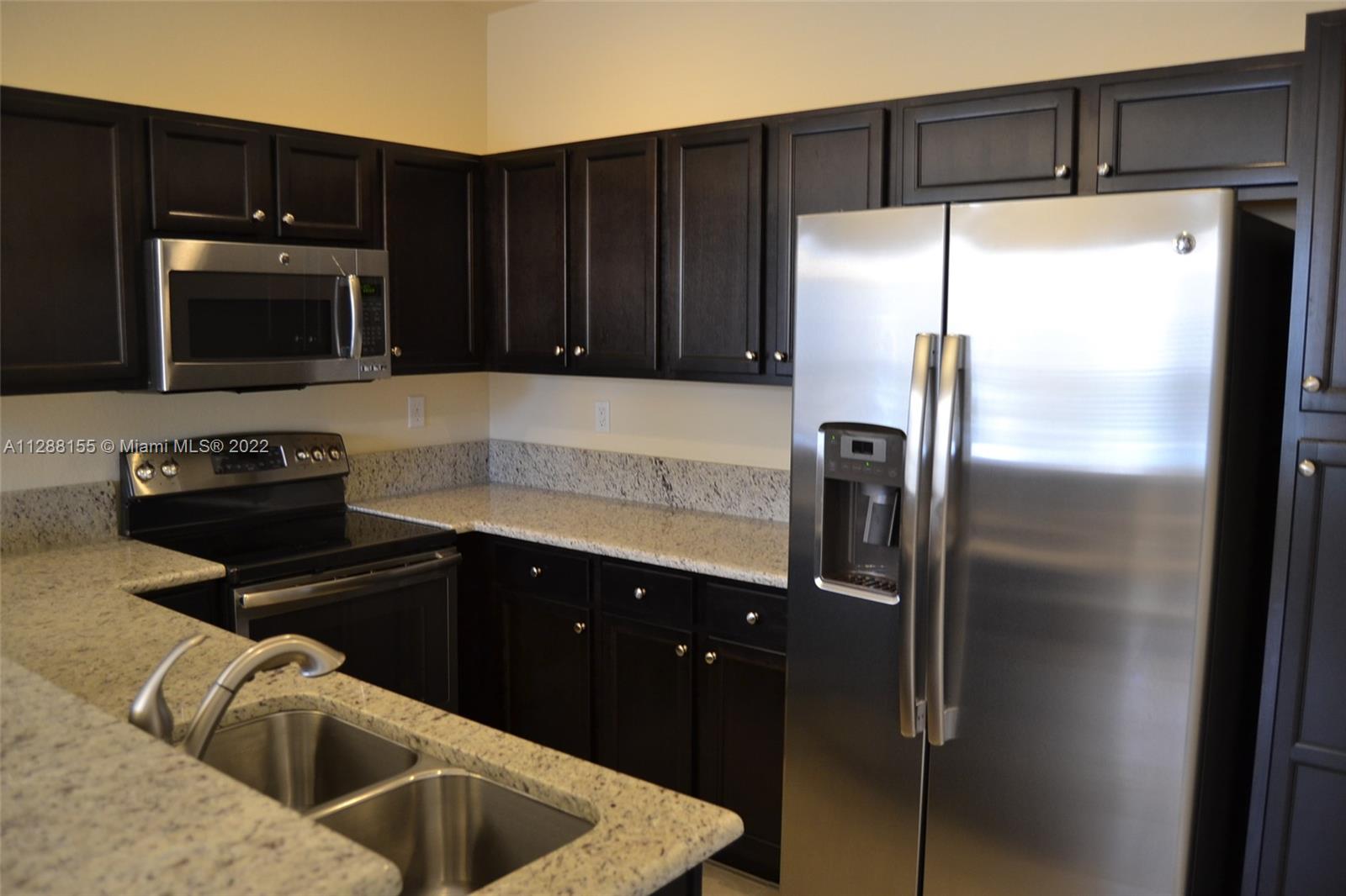 KENDALL COMMONS TOWNHOMES - Residential Lease