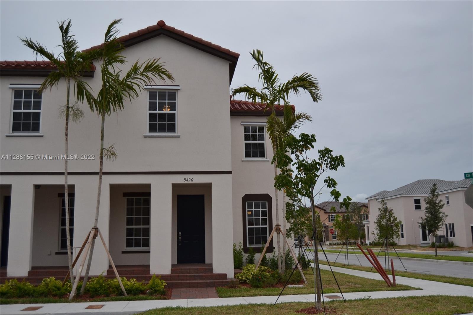 KENDALL COMMONS TOWNHOMES - Residential Lease