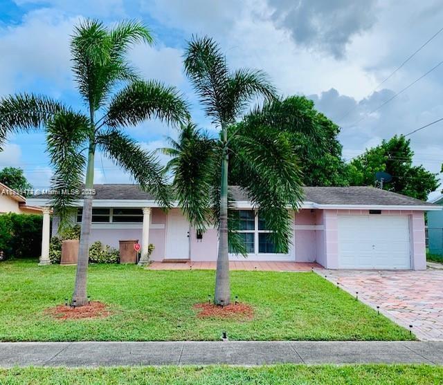 This property is located in the beautiful Sunrise area, very spacious house with two large bedrooms, two bathrooms. Formal living and dining areas, with nice eating kitchen and tiled throughout living areas. Paved driveway, and very huge backyard, suitable for entertaining with the screened patio. Hurry up to see this property, because at this price it won't last. There is a $ 25,000 balance for the Solar panel.