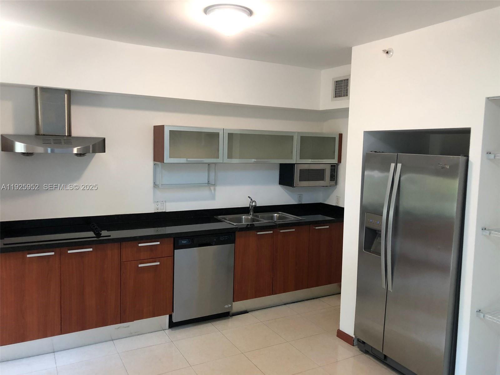 Spacious unit in convenient location near highways and shopping.  Laundry located inside unit.