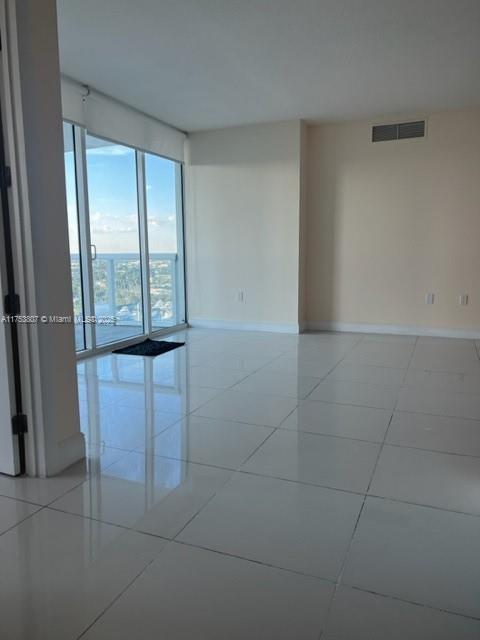 TERRAZAS RIVERPARK VILLAG - Residential