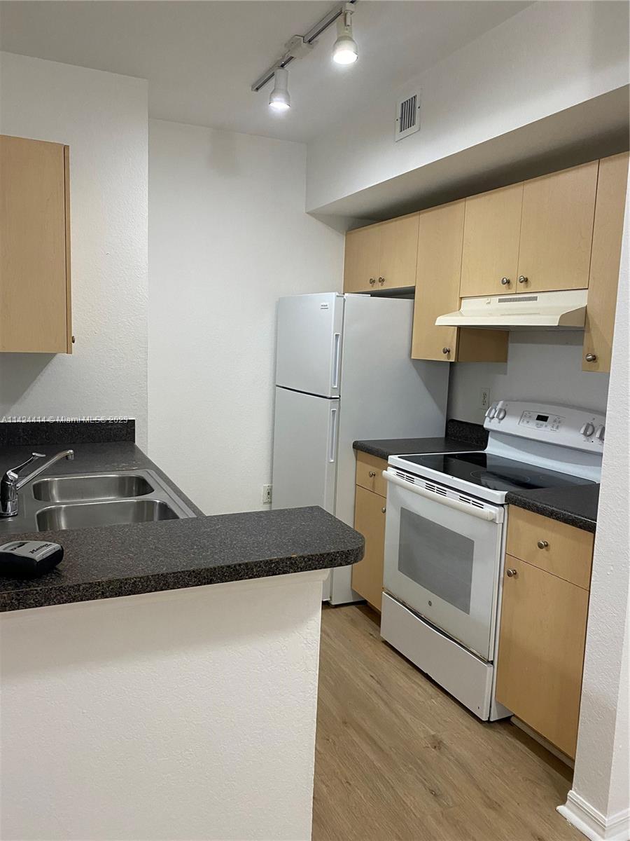 AVENTINE AT MIRAMAR CONDO - Residential Lease