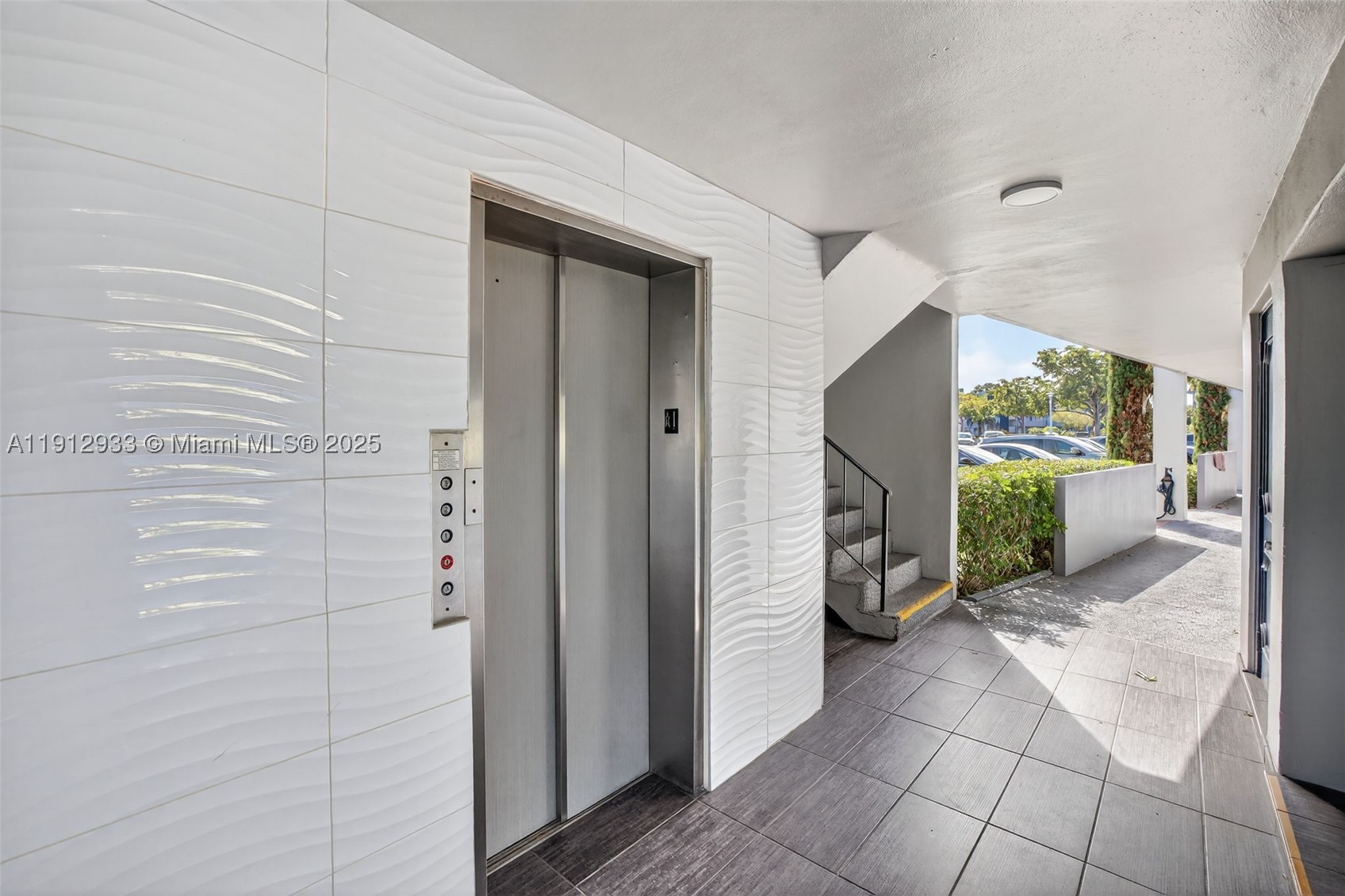 ORIOLE GOLF & TENNIS CLUB - Residential