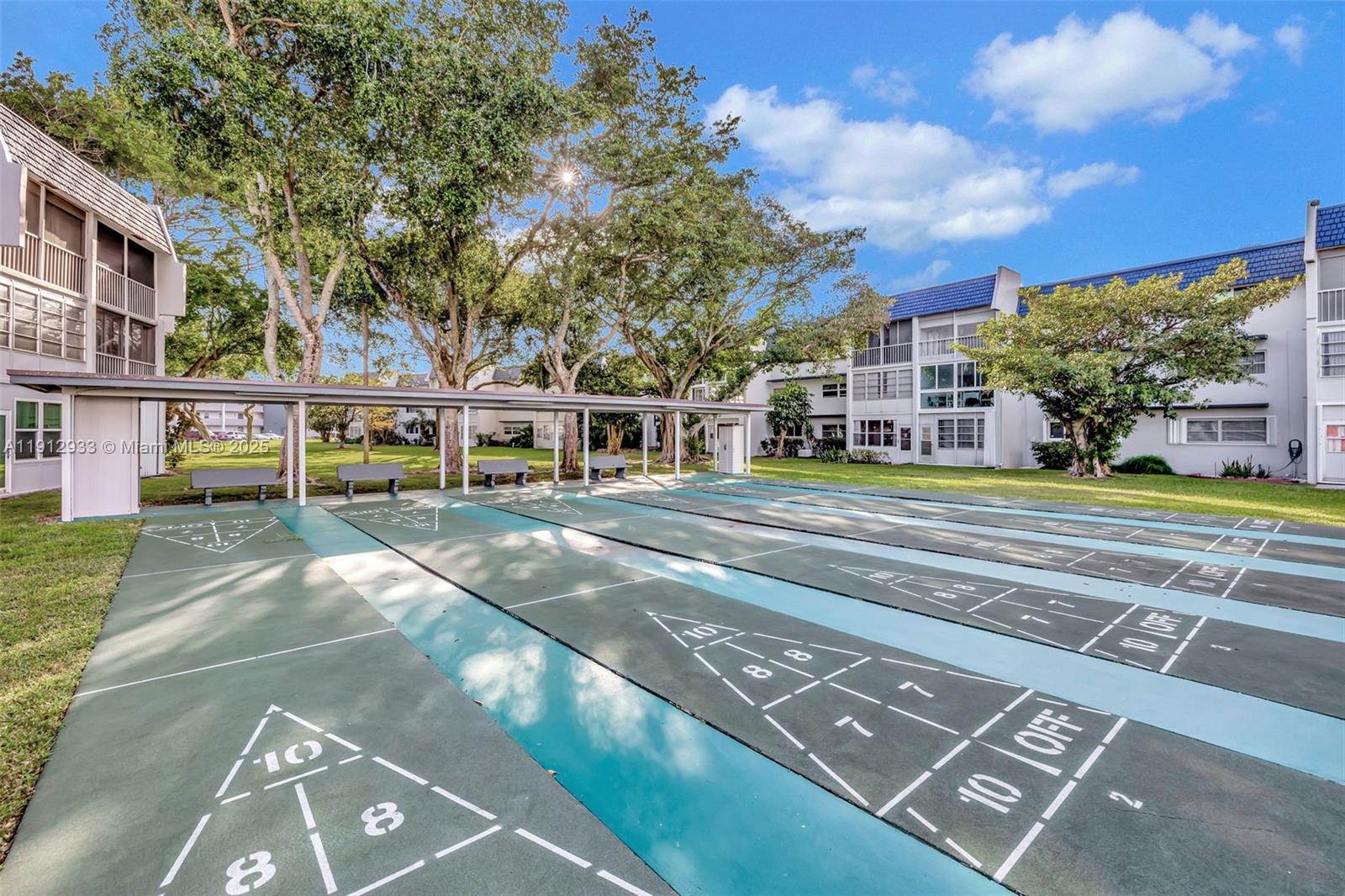 ORIOLE GOLF & TENNIS CLUB - Residential