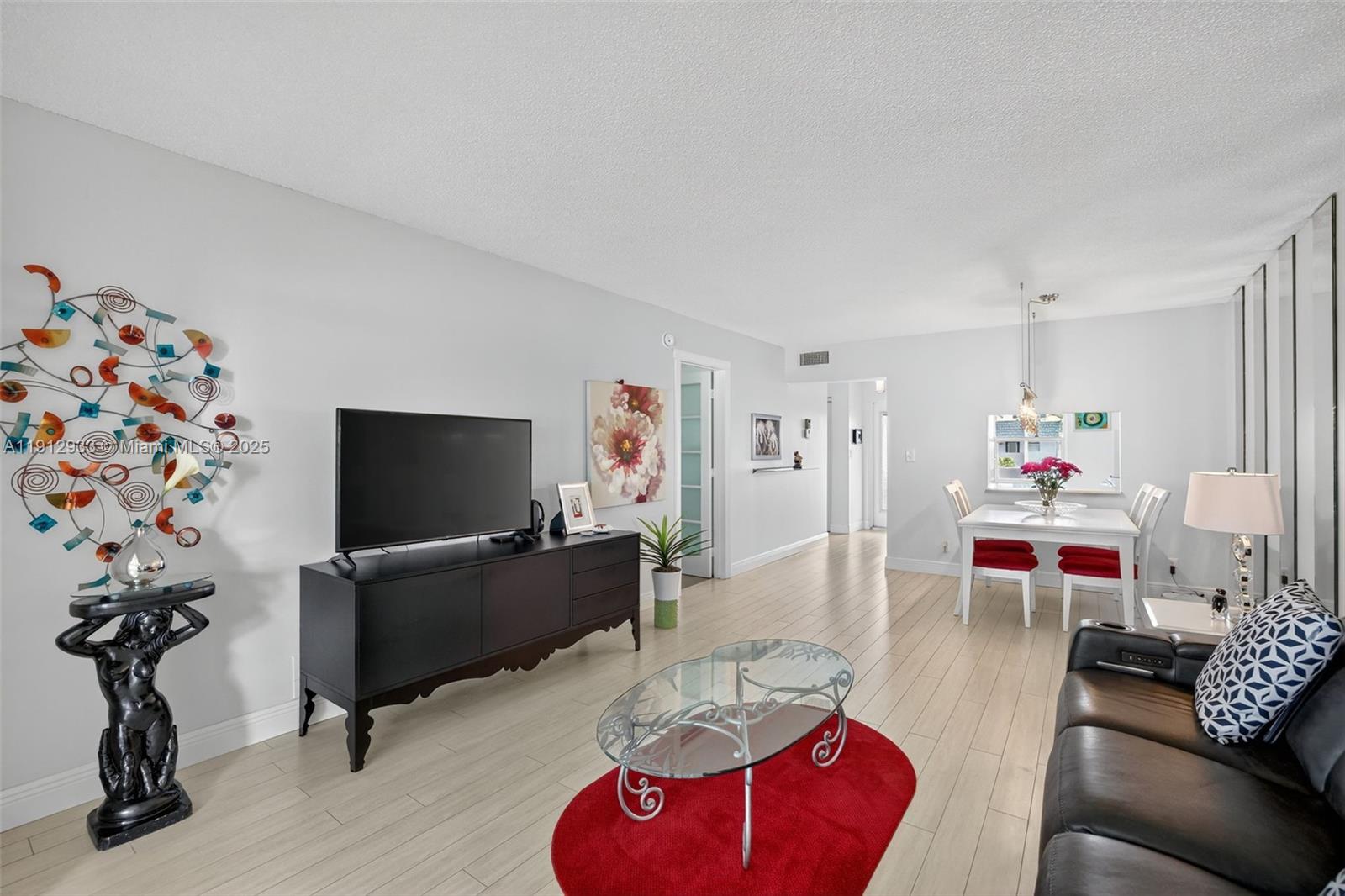 ORIOLE GOLF & TENNIS CLUB - Residential