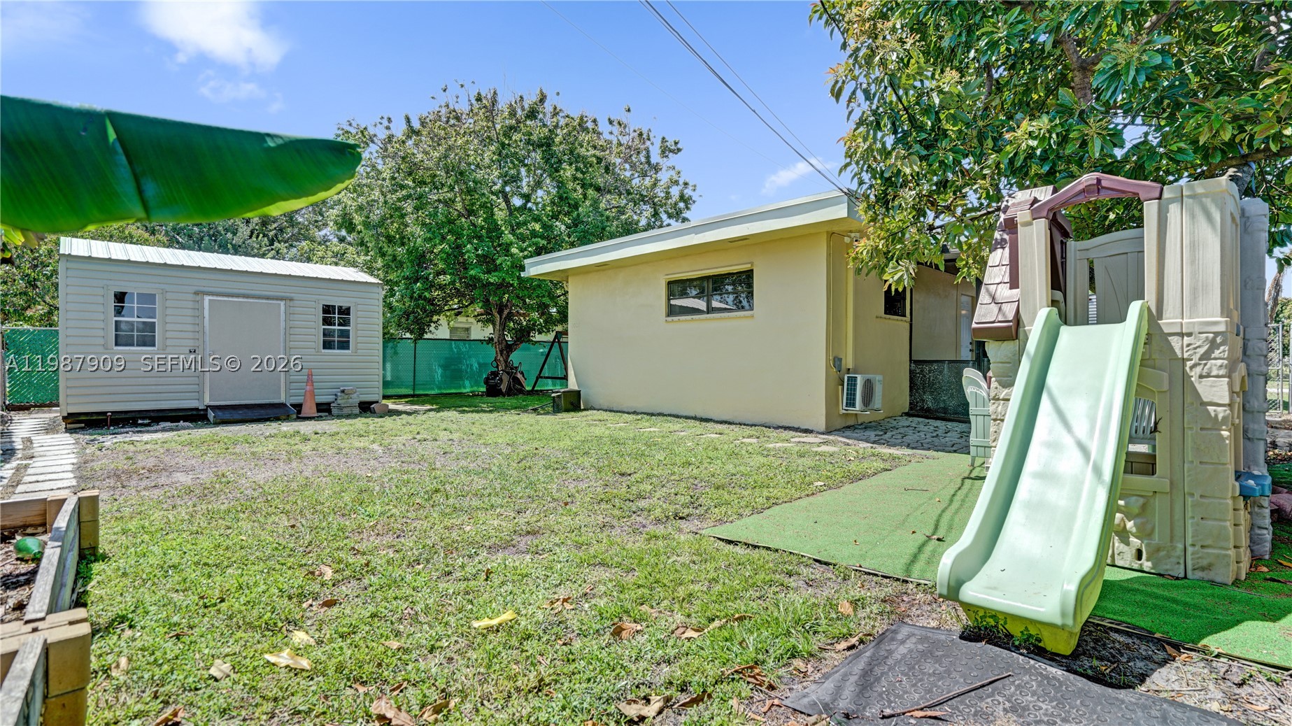 BREEZY MANOR AMENDED - Residential