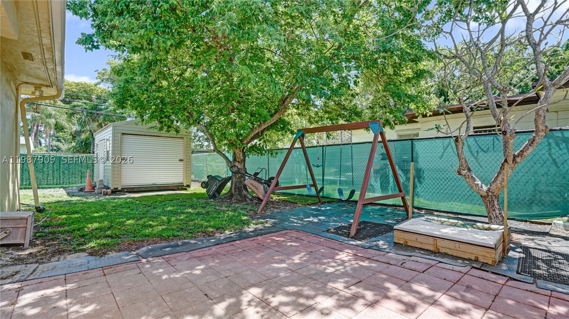 BREEZY MANOR AMENDED - Residential