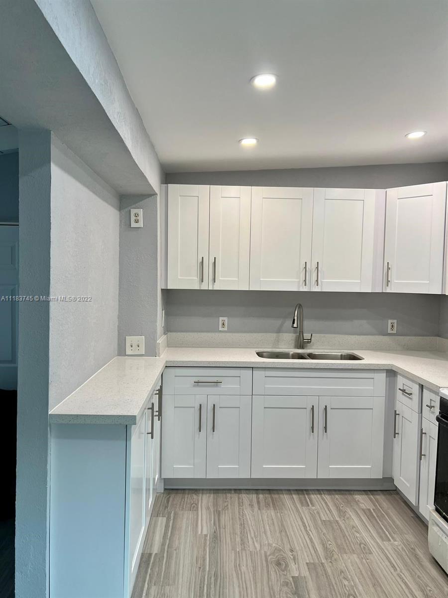 LAUDERDALE MANORS RESUB O - Residential