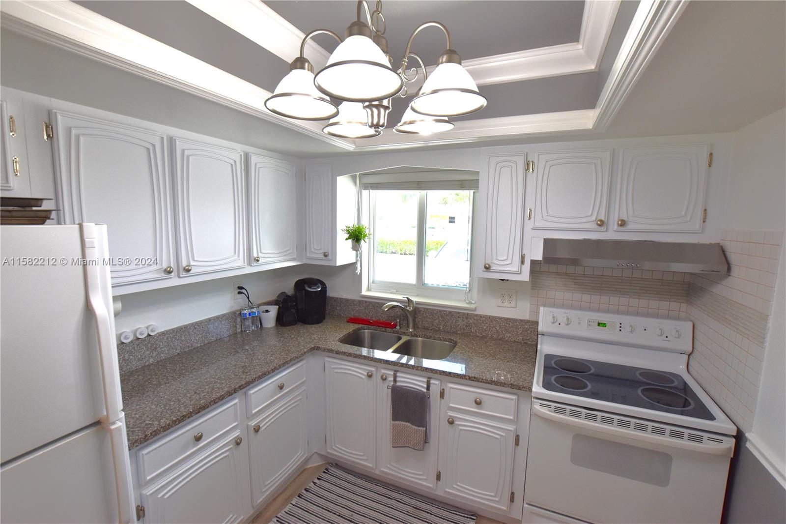 CRESTHAVEN VILLAS CONDO 3 - Residential