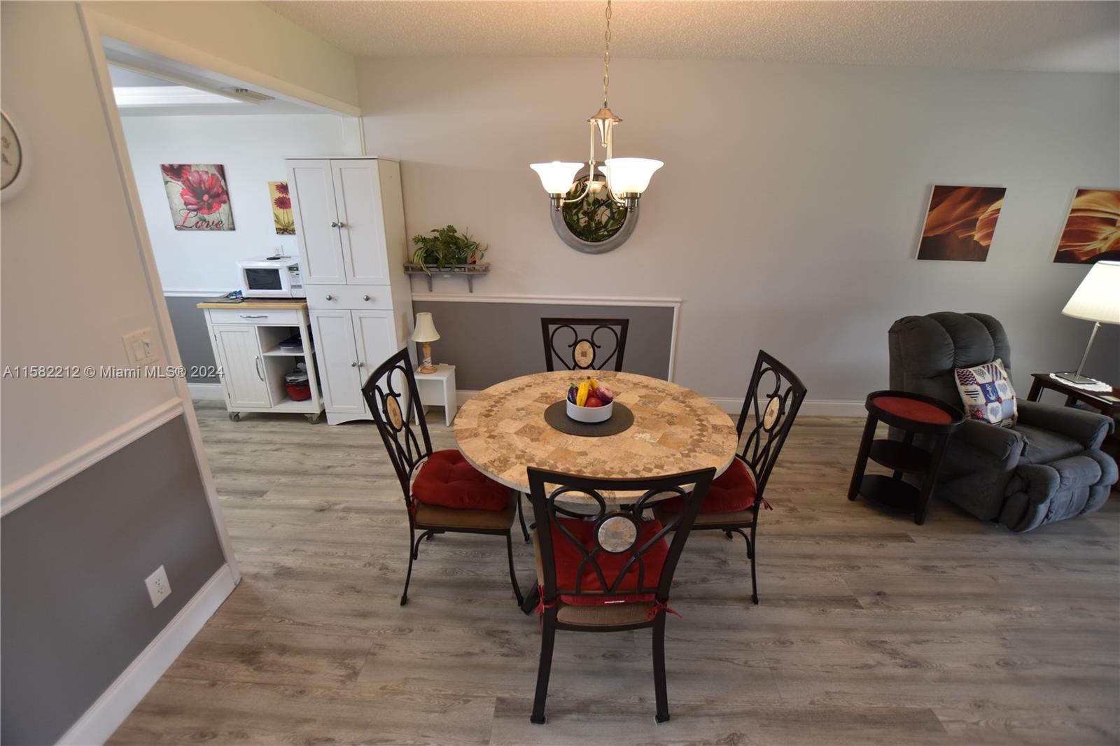 CRESTHAVEN VILLAS CONDO 3 - Residential