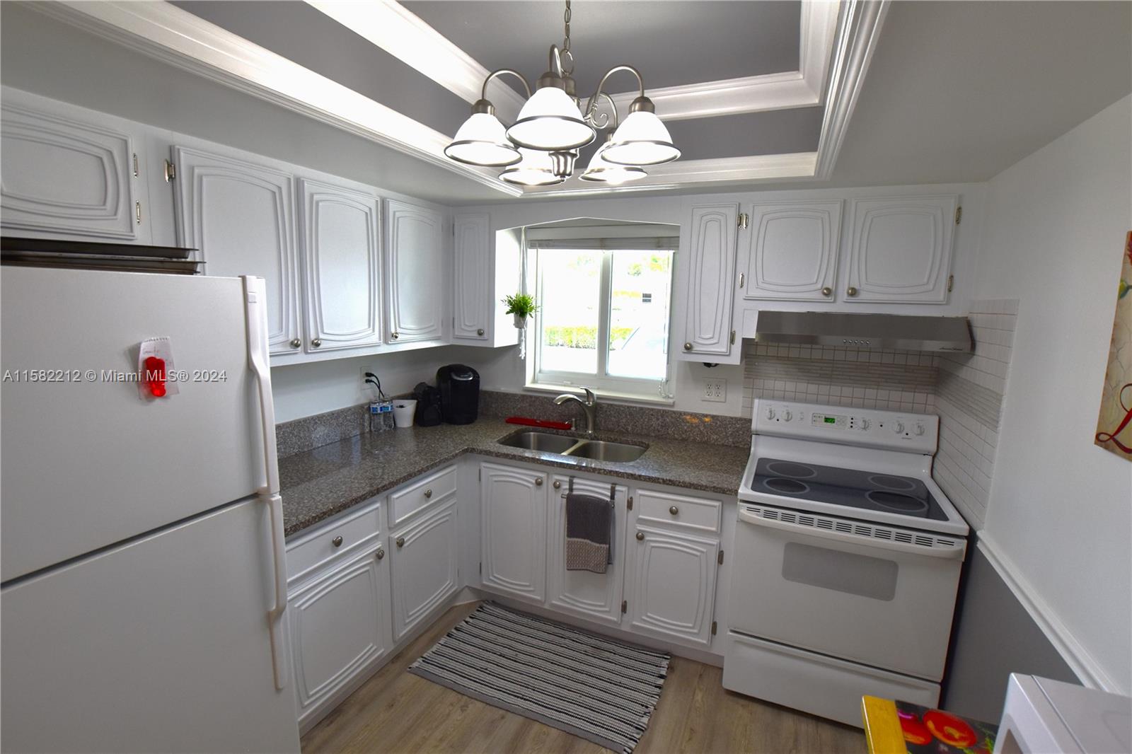 CRESTHAVEN VILLAS CONDO 3 - Residential