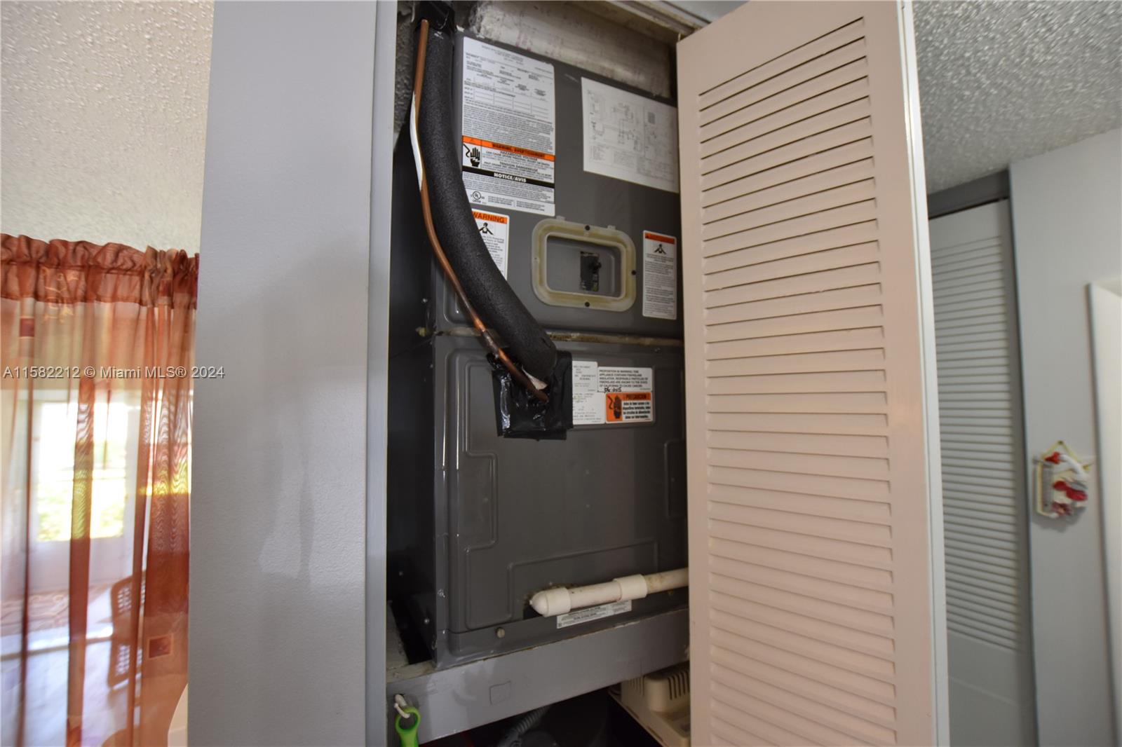 CRESTHAVEN VILLAS CONDO 3 - Residential