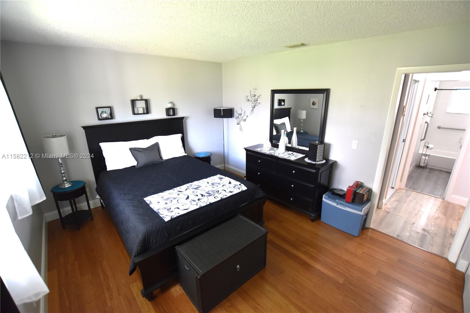 CRESTHAVEN VILLAS CONDO 3 - Residential