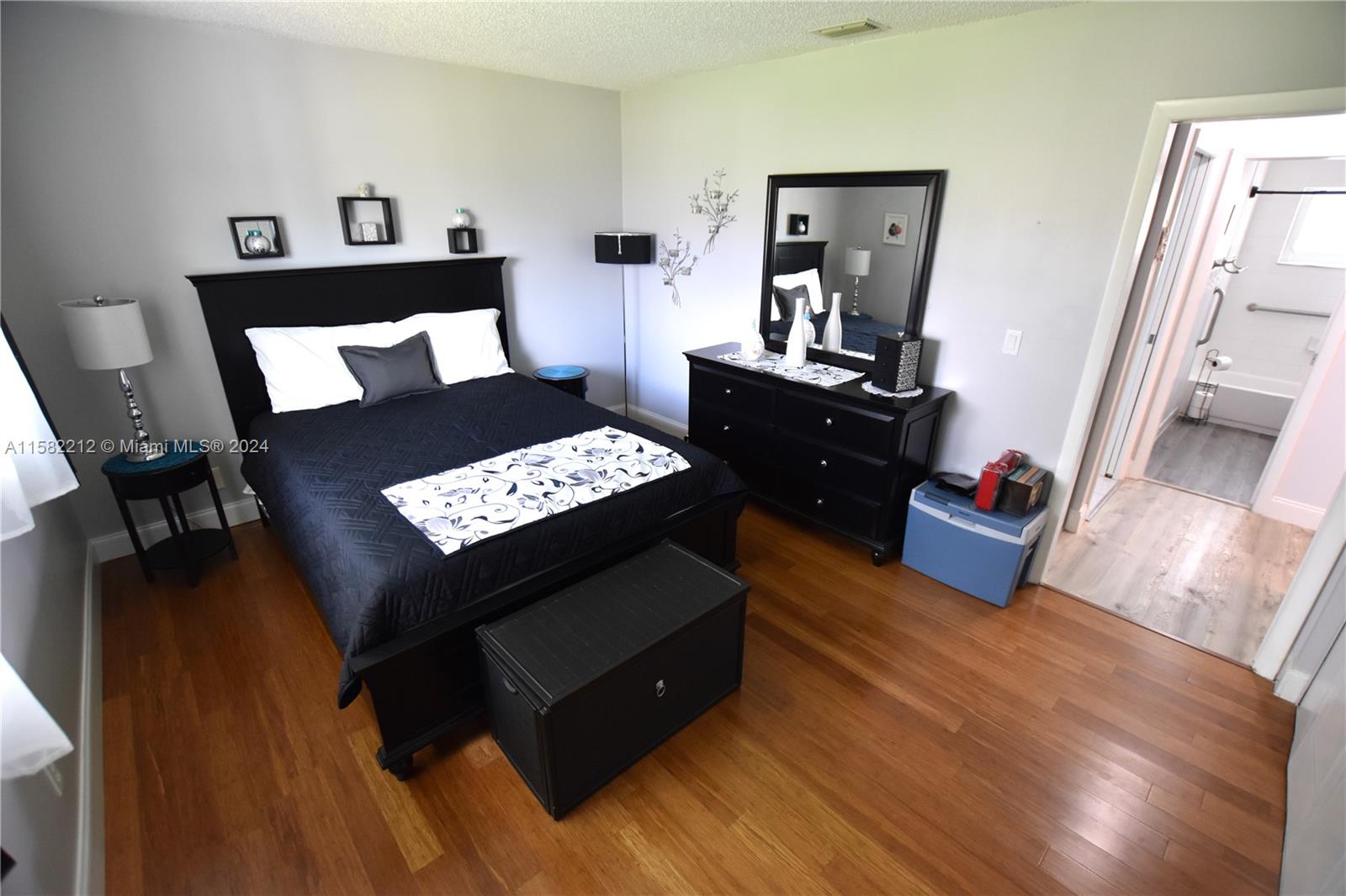 CRESTHAVEN VILLAS CONDO 3 - Residential