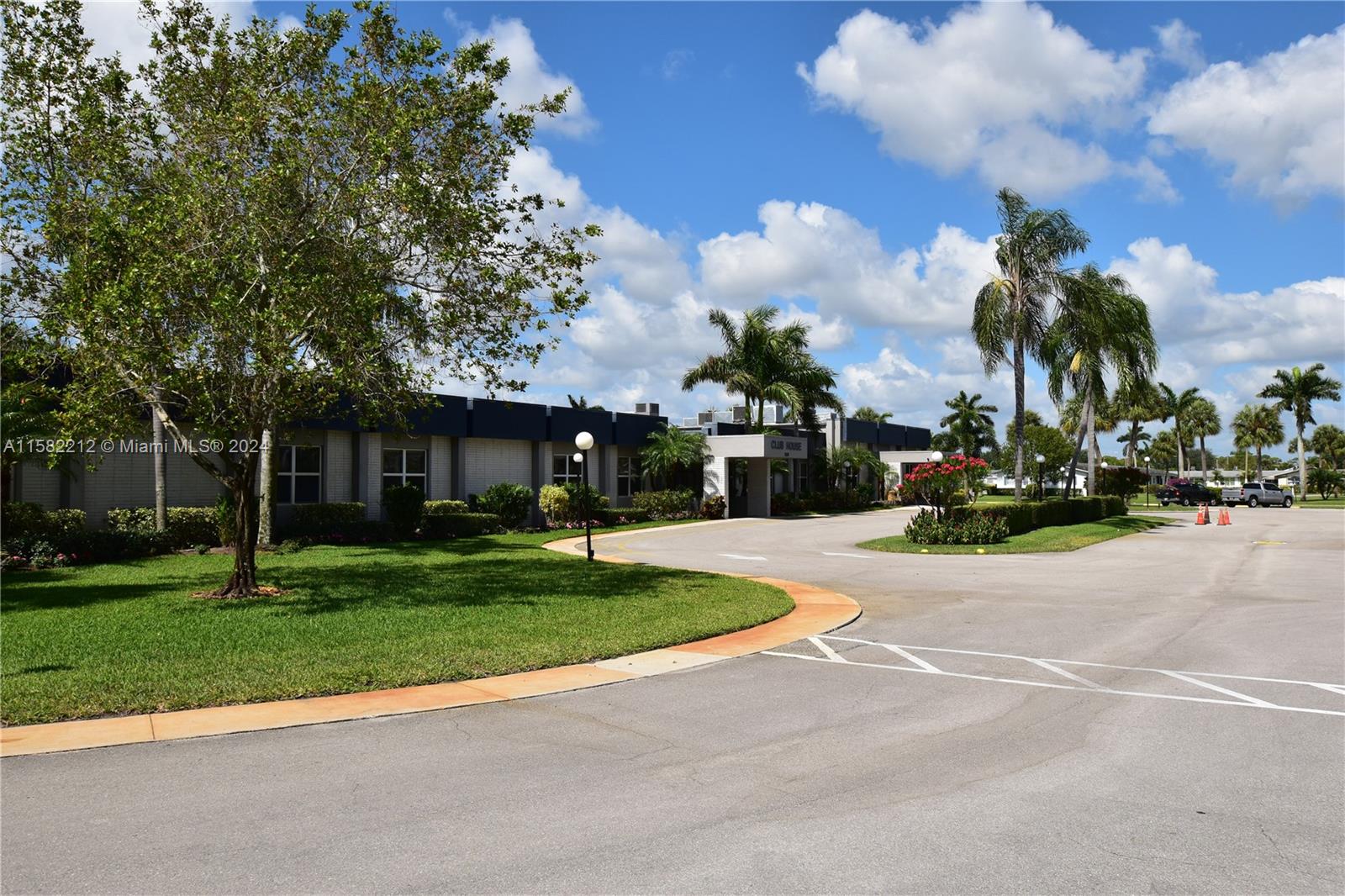 CRESTHAVEN VILLAS CONDO 3 - Residential