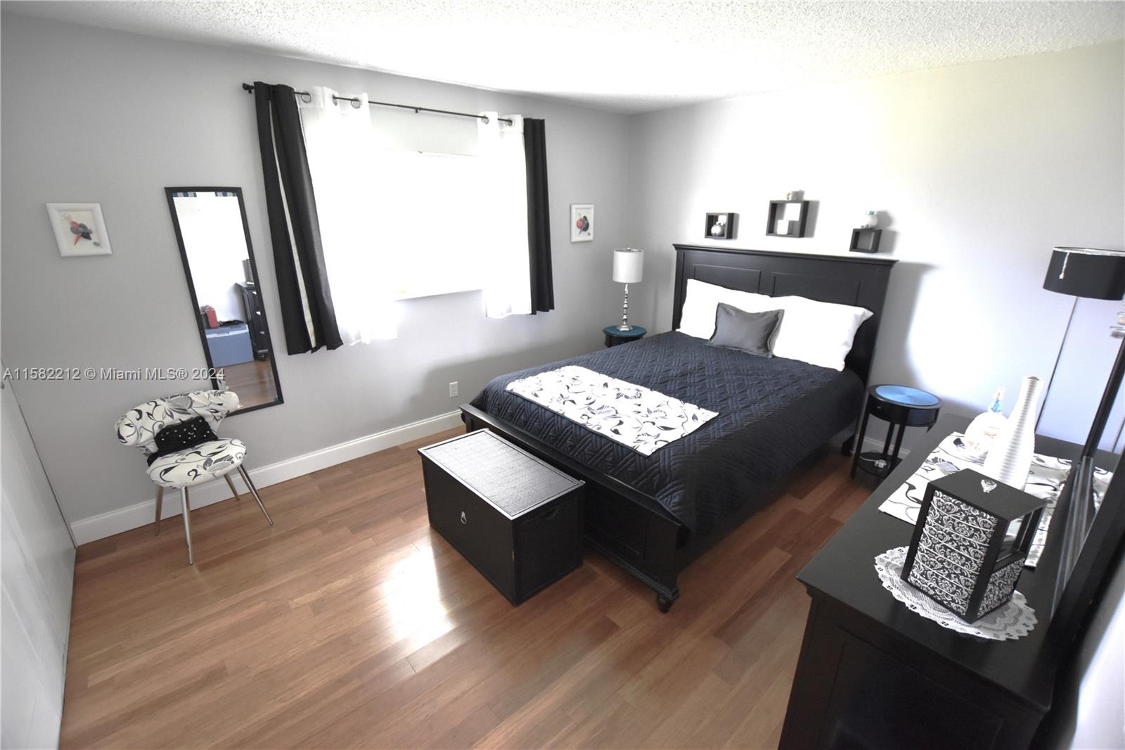 CRESTHAVEN VILLAS CONDO 3 - Residential