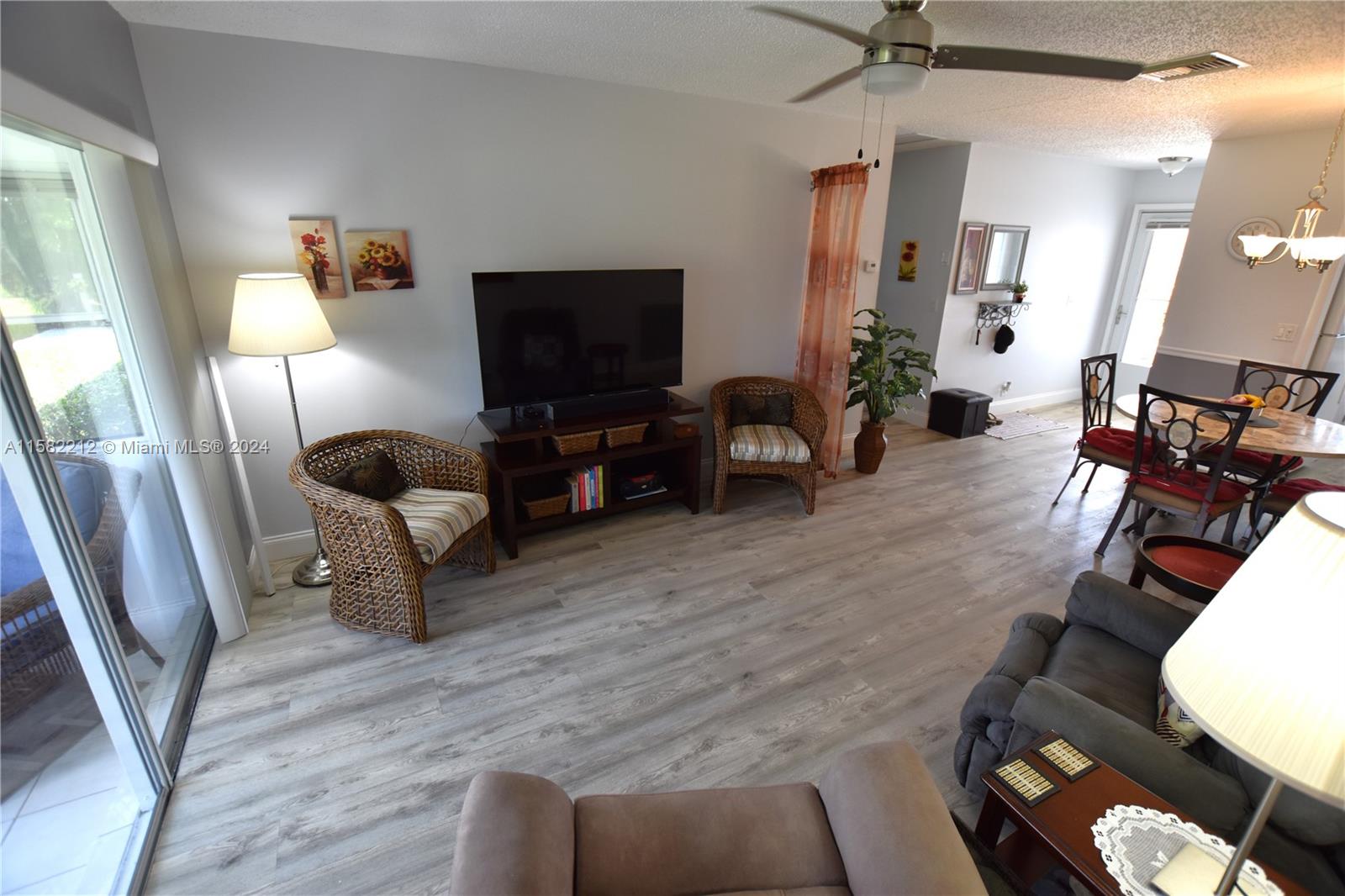 CRESTHAVEN VILLAS CONDO 3 - Residential