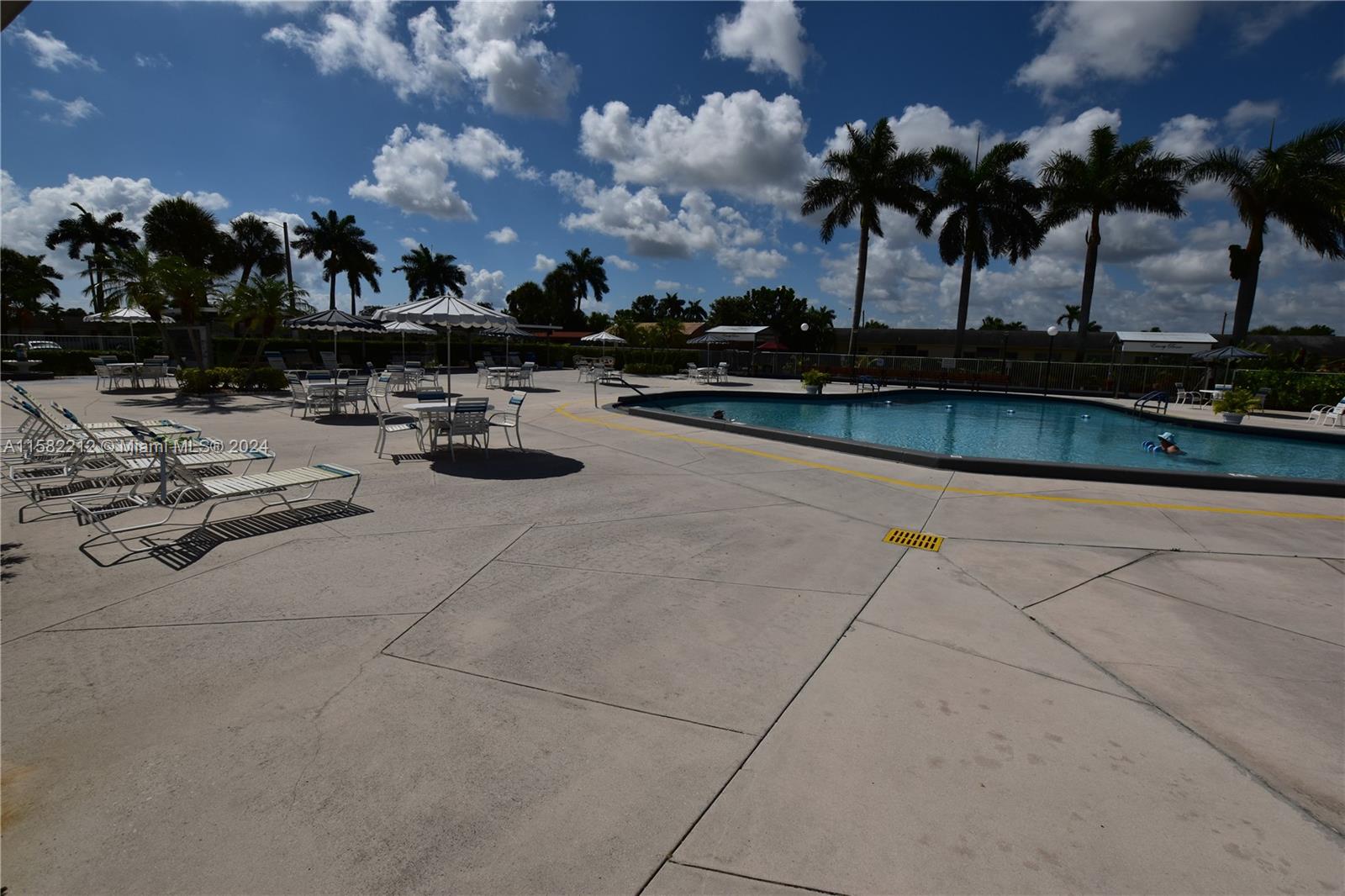 CRESTHAVEN VILLAS CONDO 3 - Residential