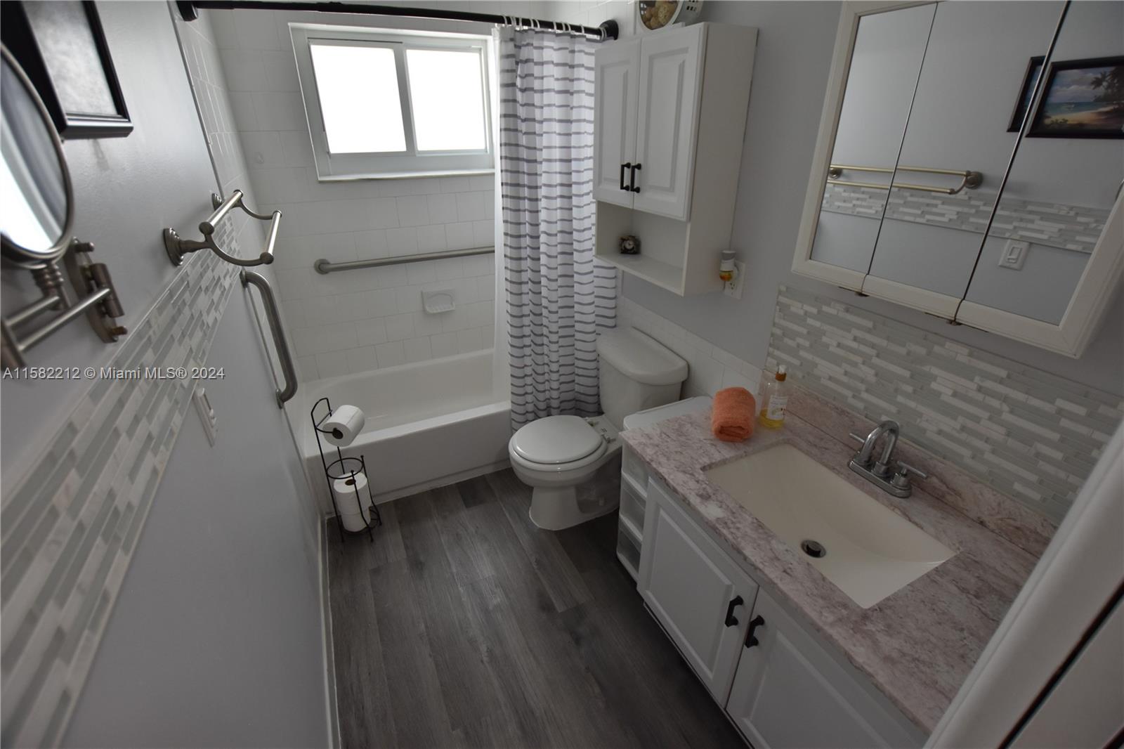 CRESTHAVEN VILLAS CONDO 3 - Residential