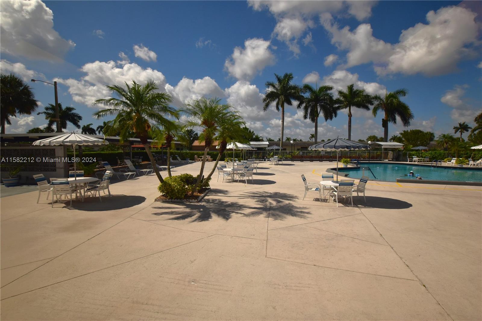 CRESTHAVEN VILLAS CONDO 3 - Residential
