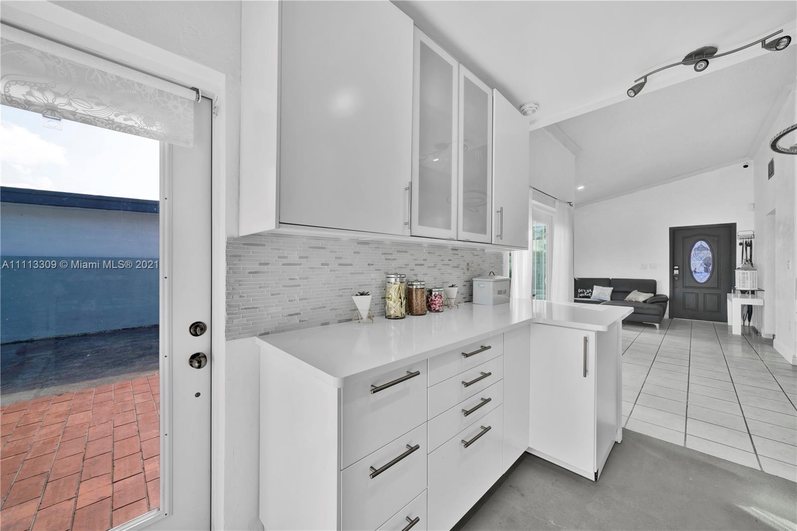 PINE NEEDLES HOMES - Residential