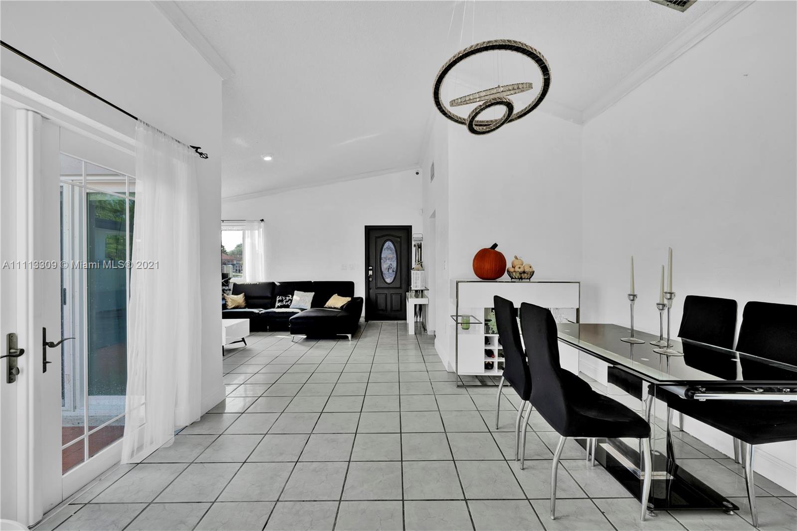 PINE NEEDLES HOMES - Residential