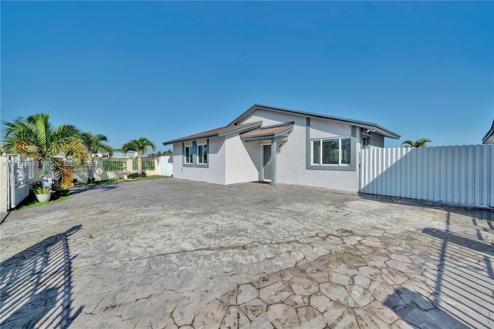 PINE NEEDLES HOMES - Residential